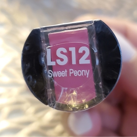 NWT Flower Beauty Kiss Stick Luxury Lip Color Sweet Peony Lipstick - Picture 2 of 2